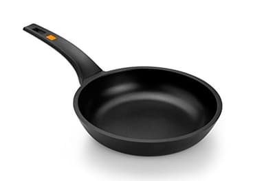 BRA Efficient | Sartén de 18 cm, Aluminio Fundido con Antiadherente Platinum Plus, Apta para Todo Tipo de cocinas incluida inducción, Libre de PFOA, Negro
