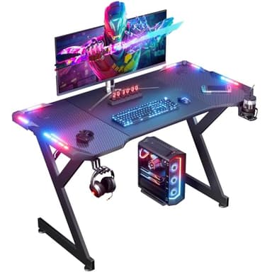 HLFURNIEU 140 x 60 cm LED Mesa Gaming, Mesa Gamer de Superficie de Fibra de Carbono, Escritorio Gaming Ergonómica con Portavasos y Gancho para Auriculares, Negro