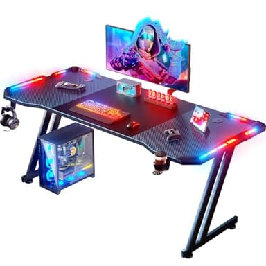 HLFURNIEU Mesa Gaming con LED, 160 x 60 cm Ergonómico Mesa Gamer, Escritorio Gaming con Superficie de Fibra de Carbono, Escritorio Gamer con Portavasos y Gancho para Auriculares, Negro