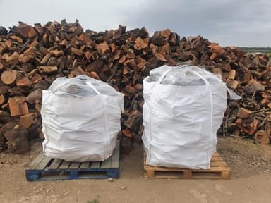 Saca Leña de Encina (650 Kg). Leña para Chimenea, Caldera y/o Estufa. Leñas de Las más duras Que Hay. Tiene una Larga consistencia y duración. Troncos medianos. Leñas Encina.